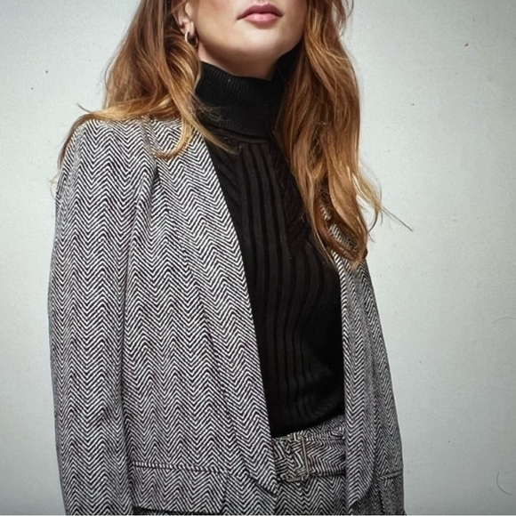 White House Black Market Jackets & Blazers - White Houe Black Market The Relaxed Blazer | Size 10P